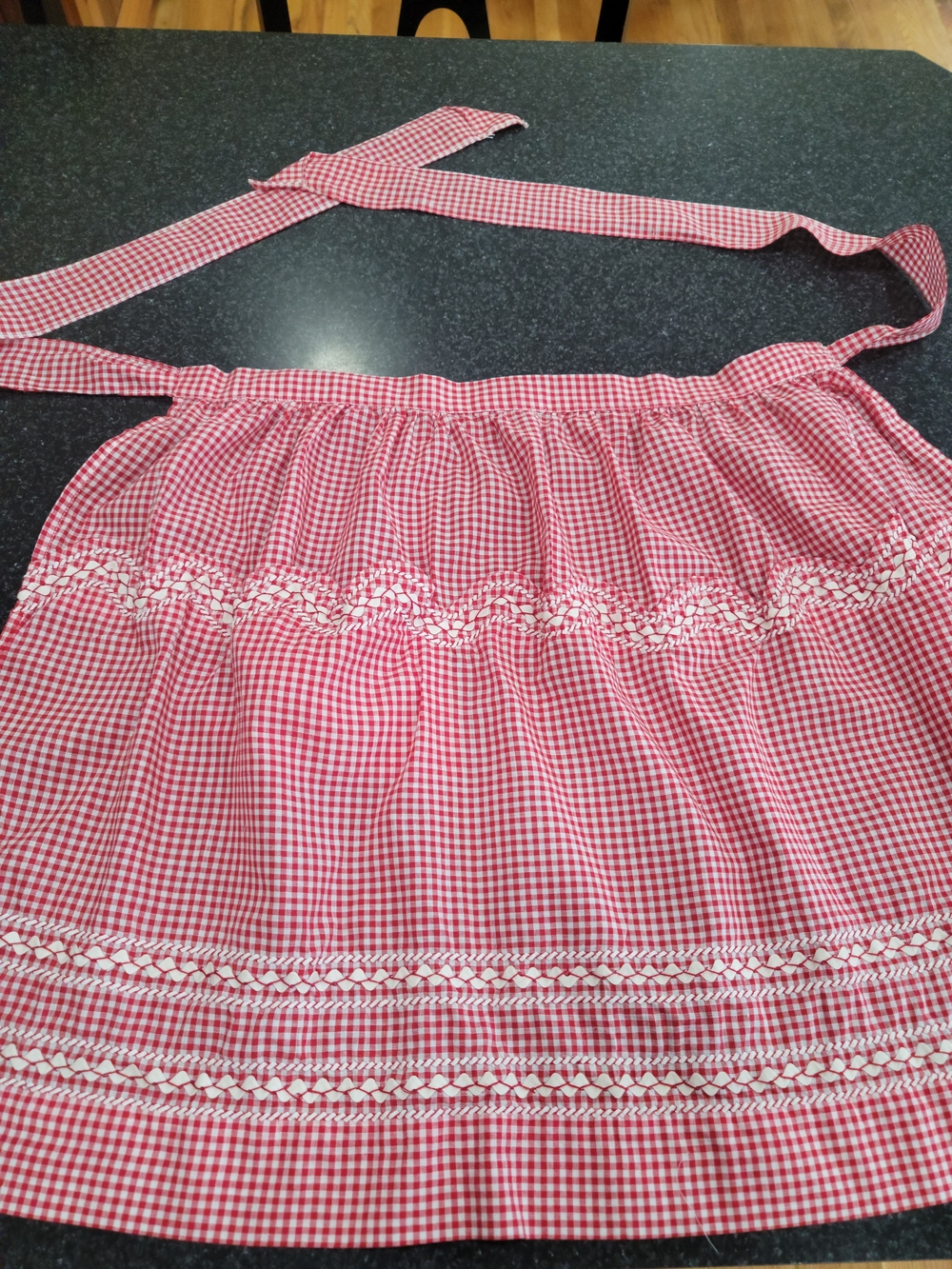 Vintage Red Gingham Tie-Waist Apon with Pocket